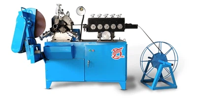 Mașină de formare a conductelor rotunde ondulate în spirală